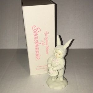 Dept 56 Snowbunnies‎ A Tisket A Tasket Figurine